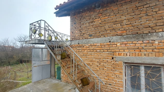 Парцел с вила в кв. Изгрев, гр. Хасково Тухла, 36 м2 - град Хасково | Къщи / Вили - снимка 2