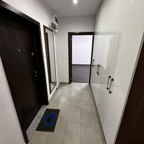 Давам под наем двустаен полуобзаведен апартамент в гр.Пловдив кв.К.Париж - снимка 1