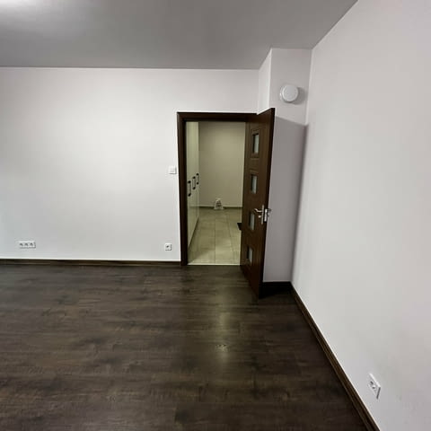 Давам под наем двустаен полуобзаведен апартамент в гр.Пловдив кв.К.Париж - снимка 4