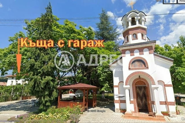 Двуетажна къща с гараж и обширен двор - в центъра на с. Долна Градешница - снимка 10