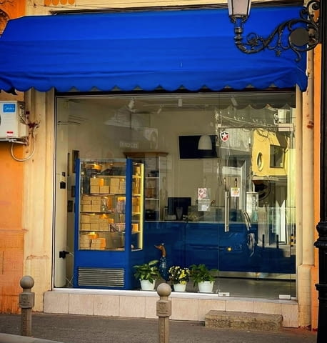 Продавам разработен, работещ бизнес -Шоколатерия 42 м2, Обзавеждане - град Пловдив | Магазини - снимка 1