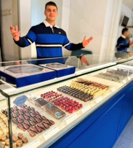 Продавам разработен, работещ бизнес -Шоколатерия 42 м2, Обзавеждане - град Пловдив | Магазини - снимка 2