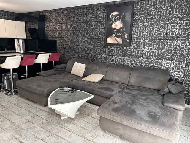 Давам под наем Луксозно обзаведен Тристаен апартамент с 2 паркоместа -в гр. Варна , ж.к. Левски , ул - снимка 5