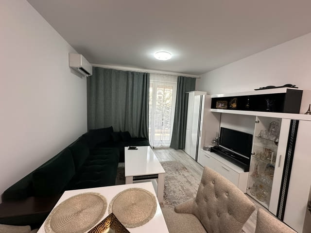 Давам луксозно обзаведен двустаен апартамент с 1 паркомясто в к.к. Св. Константин и Елена , к-с Елис - снимка 7