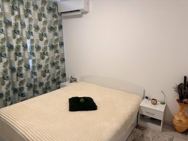 Давам луксозно обзаведен двустаен апартамент с 1 паркомясто в к.к. Св. Константин и Елена , к-с Елис - снимка 8