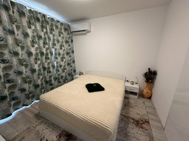 Давам луксозно обзаведен двустаен апартамент с 1 паркомясто в к.к. Св. Константин и Елена , к-с Елис - снимка 11