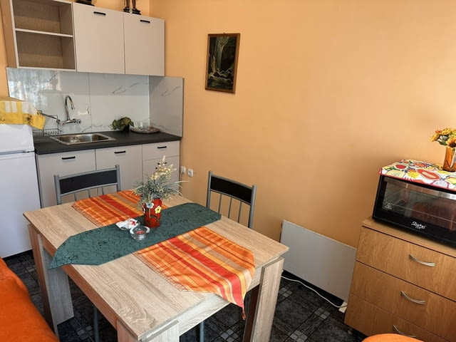 Давам под наем Двустаен апартамент -в гр. Варна , до Колхозен пазар Апартамента е на ет. 1ж / 6 , в - снимка 3