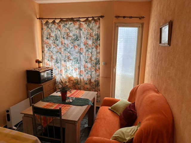 Давам под наем Двустаен апартамент -в гр. Варна , до Колхозен пазар Апартамента е на ет. 1ж / 6 , в - снимка 4