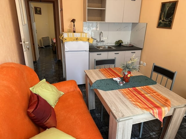 Давам под наем Двустаен апартамент -в гр. Варна , до Колхозен пазар Апартамента е на ет. 1ж / 6 , в - снимка 5