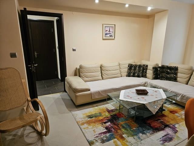 Давам под наем Тристаен апартамент -в гр. Варна - близо до Медицински Университет, Червен площад , Ч - снимка 3