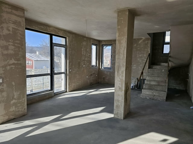 Продавам нова къща с 3 спални в м-т Траката във Варна. С АКТ 16! Къщата е с РЗП от 139 кв.м и разпол - снимка 8