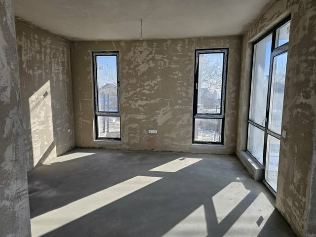 Продавам нова къща с 3 спални в м-т Траката във Варна. С АКТ 16! Къщата е с РЗП от 139 кв.м и разпол - снимка 9