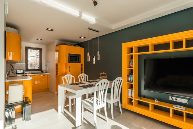 Продавам Тристаен апартамент - тип Мезонет с паркомясто -в гр. Варна - кв. Левски , зад ресторант Ам - снимка 1