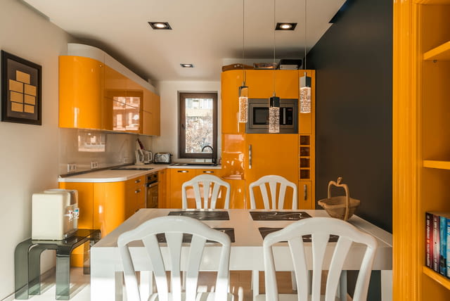 Продавам Тристаен апартамент - тип Мезонет с паркомясто -в гр. Варна - кв. Левски , зад ресторант Ам - снимка 2