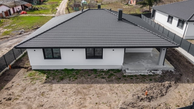 ЕДНОФАМИЛНА КЪЩА във в. з. Кенана, град Хасково 1-етажна, Тухла, 247 м2 - град Хасково | Къщи / Вили - снимка 3