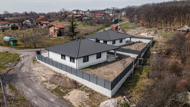 ЕДНОФАМИЛНА КЪЩА във в. з. Кенана, град Хасково 1-етажна, Тухла, 247 м2 - град Хасково | Къщи / Вили - снимка 5