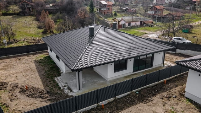 ЕДНОФАМИЛНА КЪЩА във в. з. Кенана, град Хасково 1-етажна, Тухла, 247 м2 - град Хасково | Къщи / Вили - снимка 7