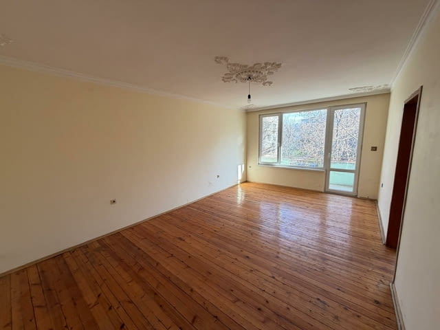 Тристаен, тухлен, с таван, мазе и възможност за ГАРАЖ, Сухата река - снимка 1