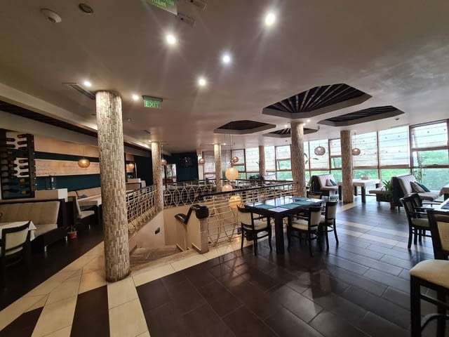 Търговски комплекс в Южна индустриална зона гр. Хасково, град Хасково | Заведения - снимка 1