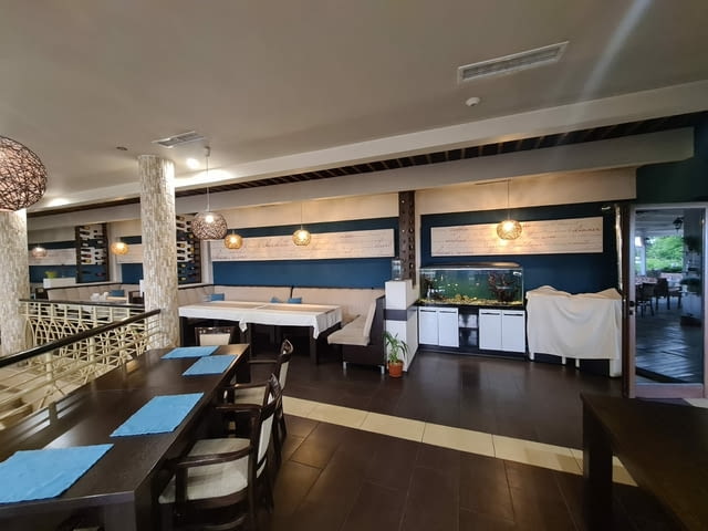 Търговски комплекс в Южна индустриална зона гр. Хасково, град Хасково | Заведения - снимка 3