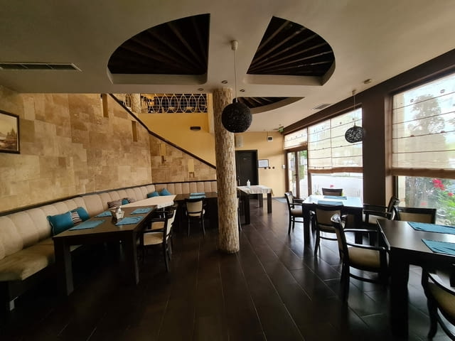 Търговски комплекс в Южна индустриална зона гр. Хасково, град Хасково | Заведения - снимка 5