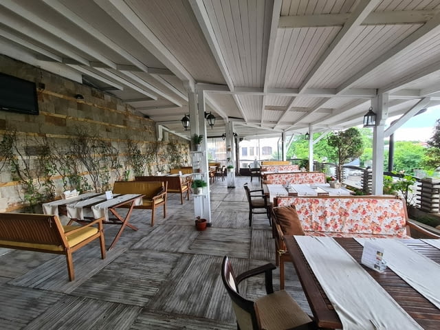 Търговски комплекс в Южна индустриална зона гр. Хасково, град Хасково | Заведения - снимка 6