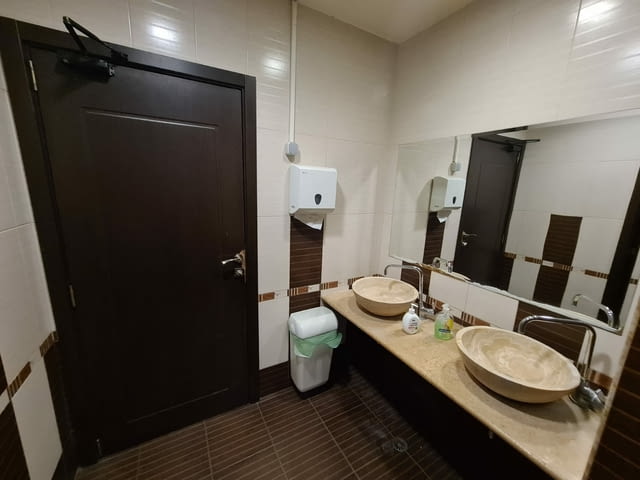 Търговски комплекс в Южна индустриална зона гр. Хасково, град Хасково | Заведения - снимка 8