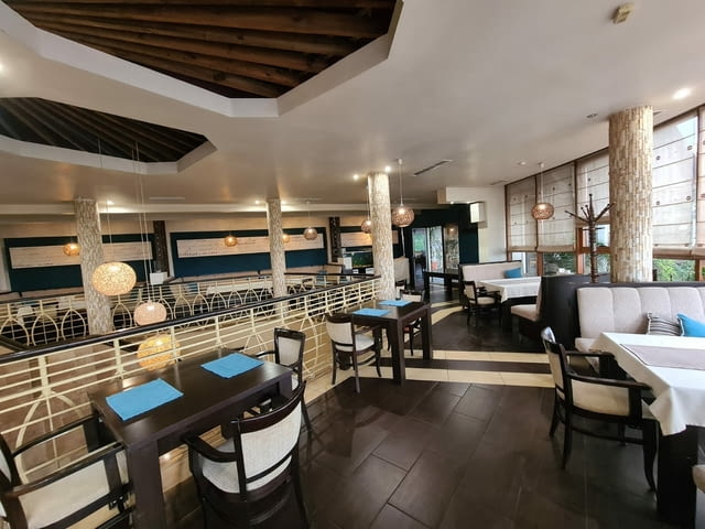 Търговски комплекс в Южна индустриална зона гр. Хасково, град Хасково | Заведения - снимка 9