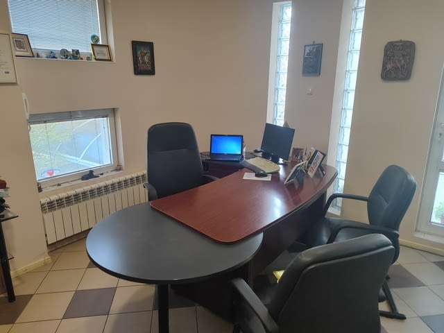 Продавам /давам под наем/ офис в центъра на гр. Шумен, city of Shumen | Offices - снимка 5