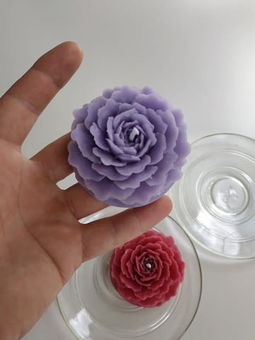 Декоративни свещи рози от 4 бр., ръчно отляти, за романтична обстановка - снимка 1