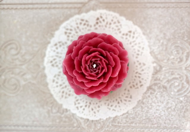 Декоративни свещи рози от 4 бр., ръчно отляти, за романтична обстановка - снимка 2