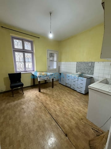 Етаж от къща с двор и механа в Хасково, кв. Училищни, град Хасково | Къщи / Вили - снимка 1