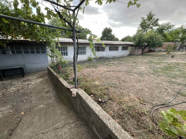 Къща с двор в кв.Болярово, гр.Хасково 1-етажна, Тухла, 149 м2 - град Хасково | Къщи / Вили - снимка 3