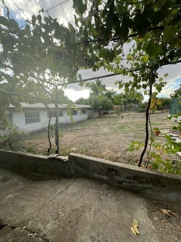 Къща с двор в кв.Болярово, гр.Хасково 1-етажна, Тухла, 149 м2 - град Хасково | Къщи / Вили - снимка 4