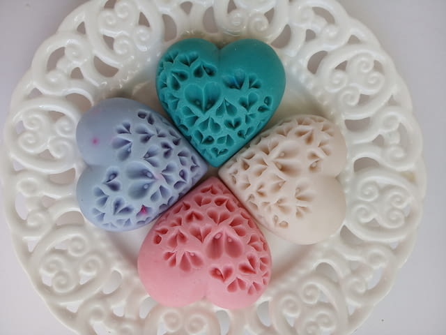 Ароматни глицеринови гравирани сапунчета Сърце , ръчна изработка, за подаръци за гости - снимка 1
