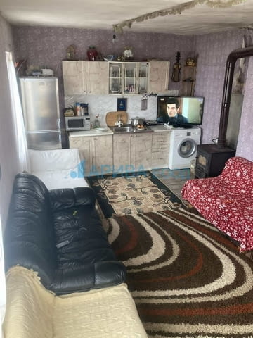 Двуетажна къща с плоча в с. Иваново, община Харманли, село Иваново | Къщи / Вили - снимка 2