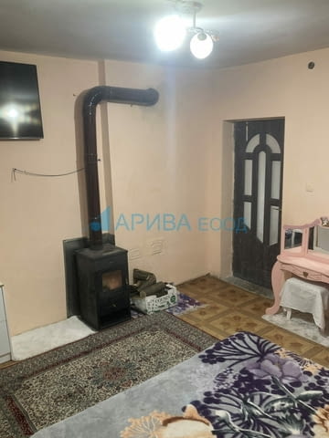 Двуетажна къща с плоча в с. Иваново, община Харманли, село Иваново | Къщи / Вили - снимка 3