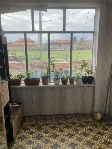 Двуетажна къща с плоча в с. Иваново, община Харманли, село Иваново | Къщи / Вили - снимка 8