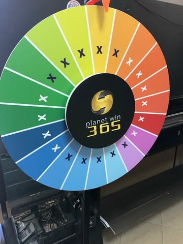 Интериорна реклама, Фототапети, Стелажи и Колело на късмета, град София | Рекламни - снимка 1