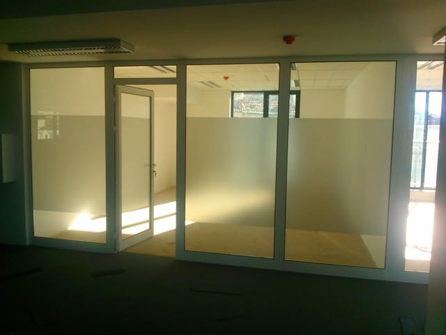 Рекламно, перфо и пясъкоструйно фолио - Монтаж и демонтаж, град София | Рекламни - снимка 6