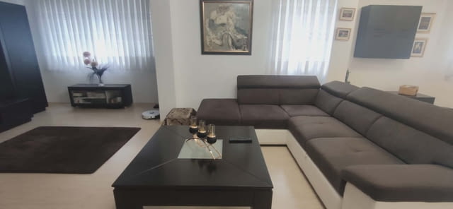 Продаваме триетажна къща в гр. Пловдив 3-етажна, Тухла, 505 м2 - град Пловдив | Къщи / Вили - снимка 1