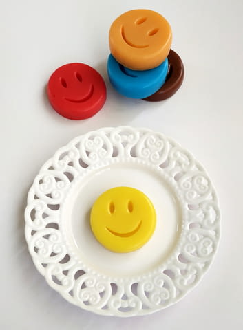 Ароматни глицеринови мини сапунчета емотикони, 10 броя в комплект от atelierabcarving.com/ - снимка 1