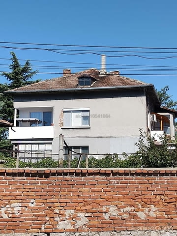 Продавам етаж от къща в град Първомай 2-етажна, Тухла, 90 м2 - град Първомай | Къщи / Вили - снимка 1