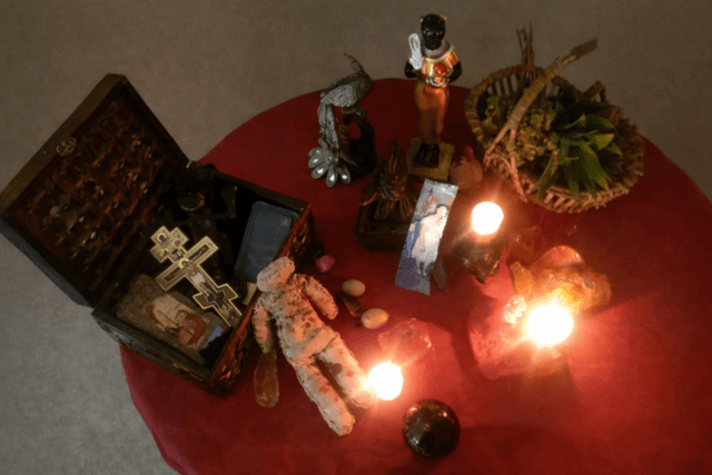 Най-силна е в изчистването на магиите, най-успешна в любовните проблеми. - снимка 5