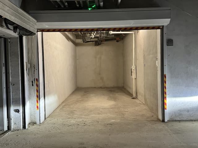 Гараж в Полигона Охраняем - Не, Подземен - Да - град София | Гаражи / Паркоместа - снимка 1