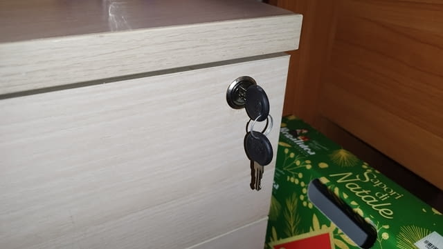 Офис шкаф - шкафче с 3 чекмеджета и ключалка 68/50/55см, град София | Секции / Шкафове - снимка 7