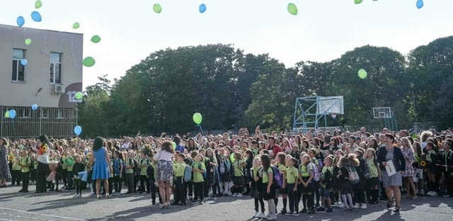 125 СУ , ,Боян Пенев“ гр. София – иновативно училище с над 70 г. традиции - снимка 2