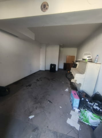 Даваме под наем гараж в кв. Каменица 1 Охраняем - Да, Подземен - Не, 1+ автомобила - Да - град Пловдив | Гаражи / Паркоместа - снимка 1