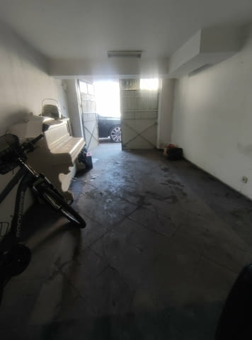 Даваме под наем гараж в кв. Каменица 1 Охраняем - Да, Подземен - Не, 1+ автомобила - Да - град Пловдив | Гаражи / Паркоместа - снимка 2