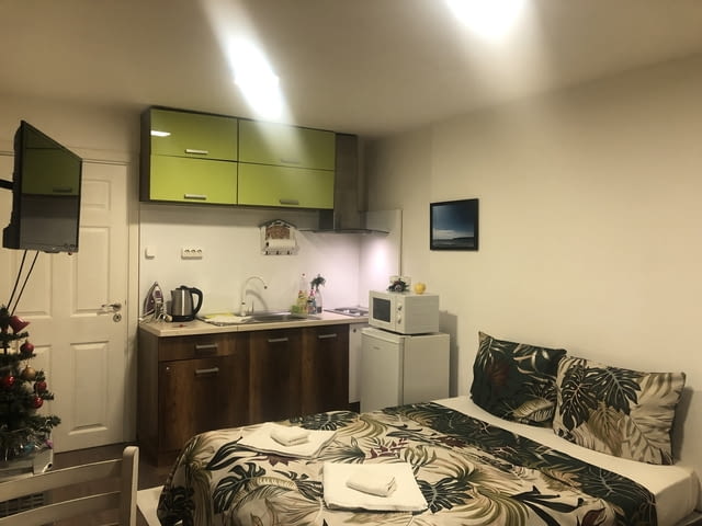 На море във Варна до Морската градина Детска площадка, Интернет, Климатик - град Варна | Почивка на Море - снимка 2